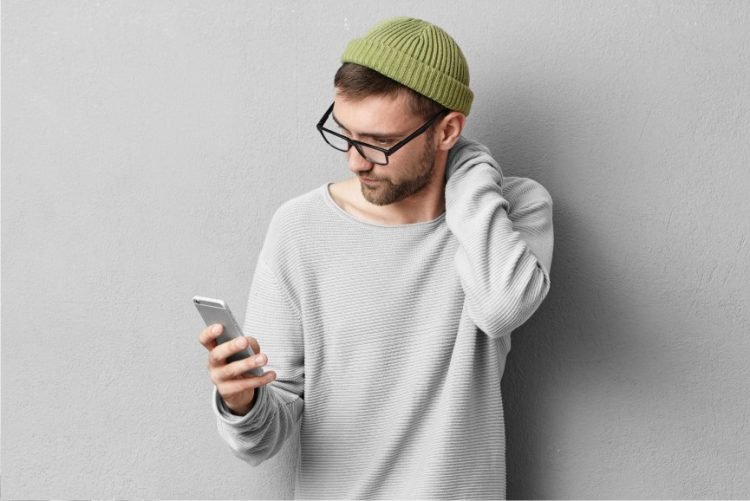 text neck saúde brasília celular má-postura pescoço