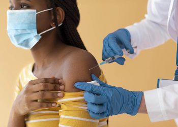 vacinacao-20-anos-df-covid-gdf-saude-brasilia-primeira-dose-vacina_3