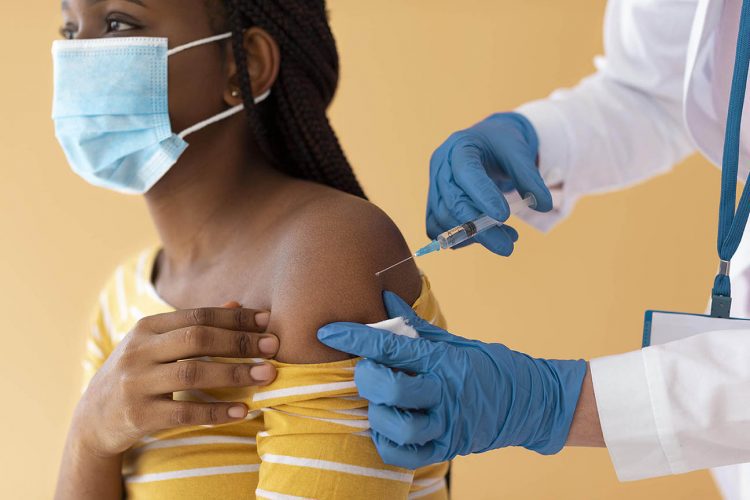 vacinacao-20-anos-df-covid-gdf-saude-brasilia-primeira-dose-vacina_3