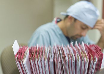 técnico-de-enfermagem-tst-trabalho-feriados-em-dobro-saude-brasilia-direito