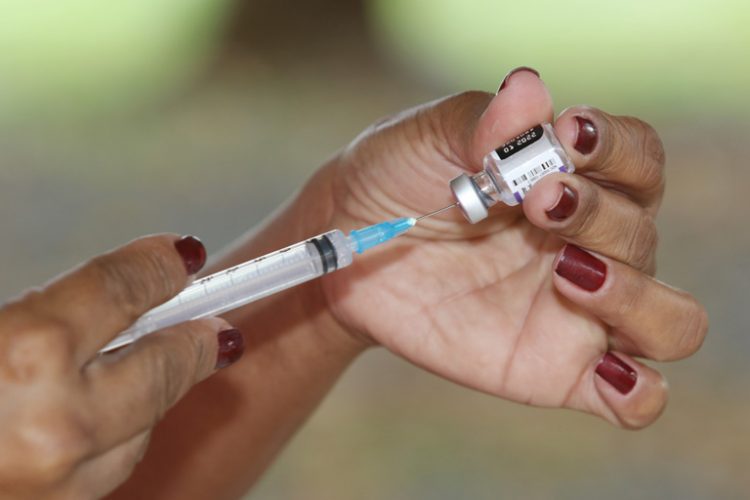 Dose de reforço passa a ser aplicada seis meses após a segunda dose