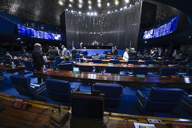 Senado aprova piso nacional da Enfermagem