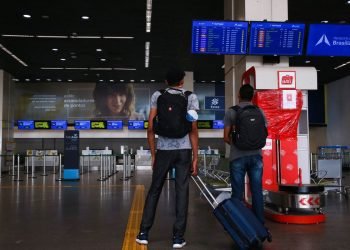 Ministro anuncia proibição de voos oriundos de seis países