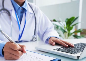 ESCS abre inscrições para cursos de especialização voltados às áreas da saúde