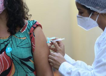 Pessoas não vacinadas têm 11 vezes mais chances de morrer por covid-19, aponta estudo