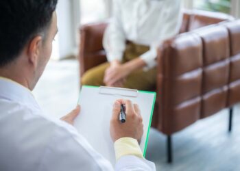 Doenças psiquiátricas estão entre as mais frequentes e precisam ser desmistificadas, diz especialista
