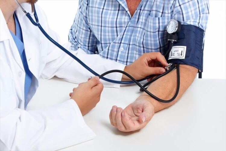 Hipertensão arterial pode causar danos no coração, cérebro, rins e veias