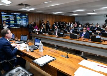 Comissão do Senado aprova piso salarial de R$ 4,8 mil para fisioterapeutas