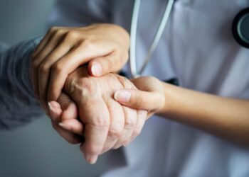 Doenças neurológicas que mais afetam idosos estão entre as principais causas de morte no Brasil