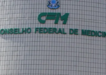 Médicos terão que declarar vínculos com farmacêuticas e empresas